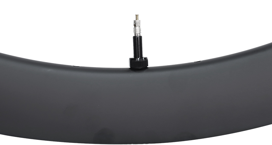 tubeless valve on carbon bike rim