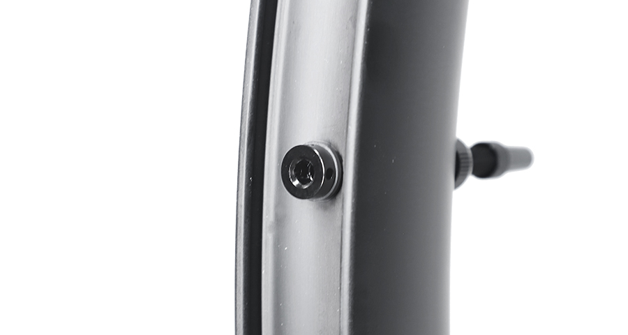 tubeless valve on carbon rims
