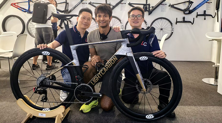 carbon bike frame recommended by media influences